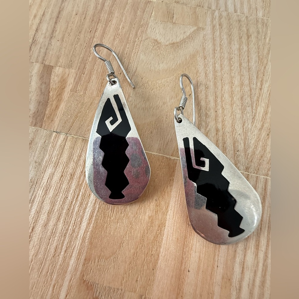 Vintage southwestern style 925 Sterling silver and black inlay teardrop earrings